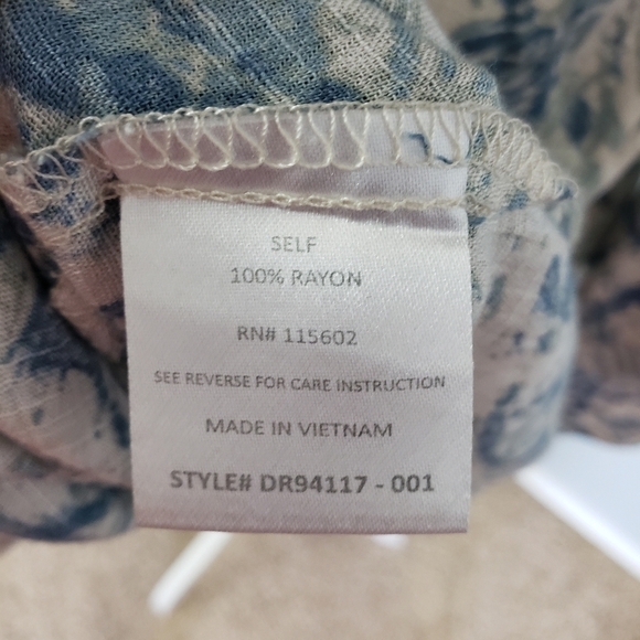 LUSH Asymetrical Hemline Bell Sleeve All Over Print Dress Flowy Lightweight Sz L - Picture 12 of 12